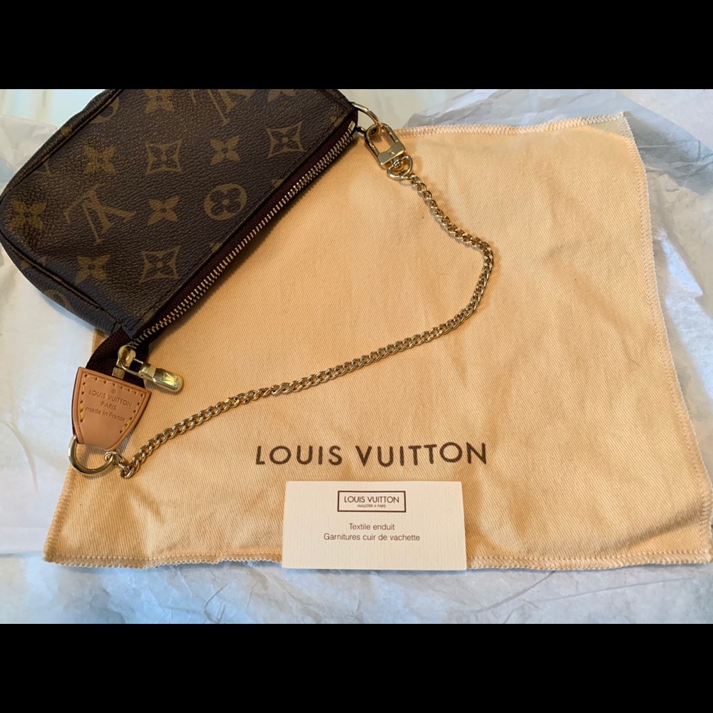 LOUIS VUITTON Monogram Mini Pochette